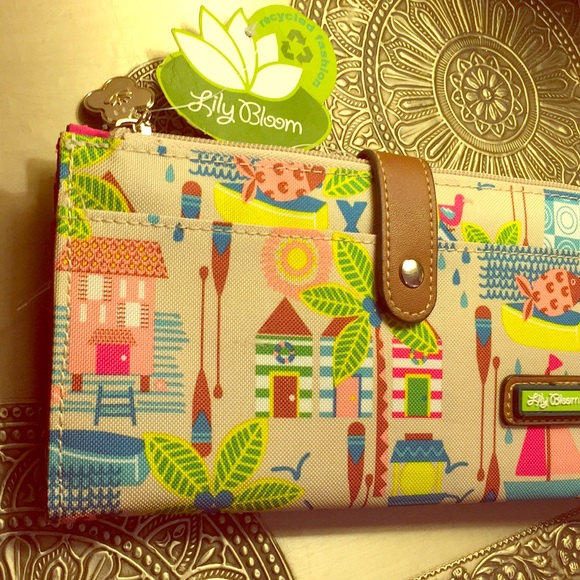Lily Bloom Handbags - 🏖ONLY 1! Lily Bloom Liza Travel Wallet🏖
